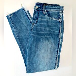 BLANK NYC‎ Skinny distressed women’s frayed hems, raw edge  jeans sz 28